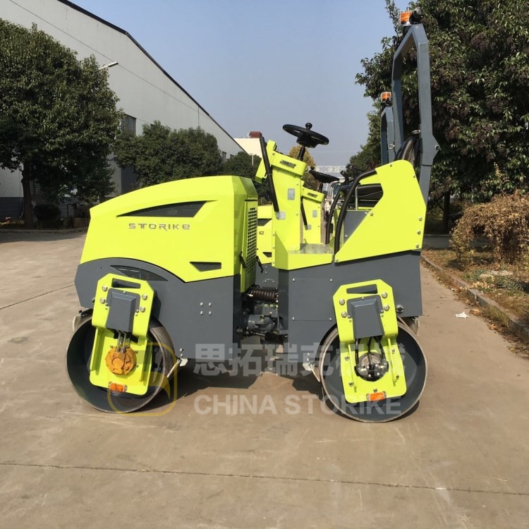 小型壓路機(jī)十字路口施工，瀝青路面的接縫有什么技巧處理